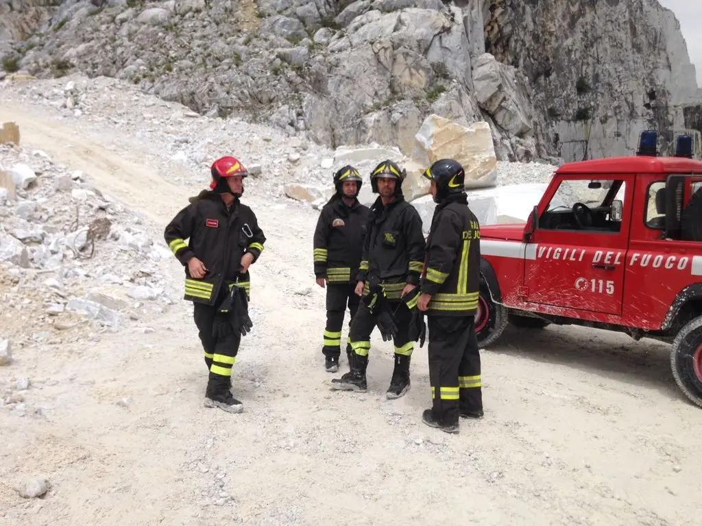 Incidente sul lavoro, cade pannello: ferito cavatore