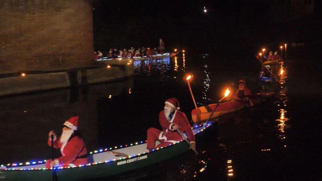 Babbo Natale in canoa. Una festa da 43 anni