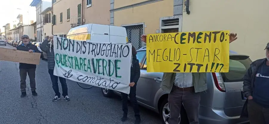 Firenze, manifestazione del Comitato contro la chiesa di Ponte a Greve al posto del parco