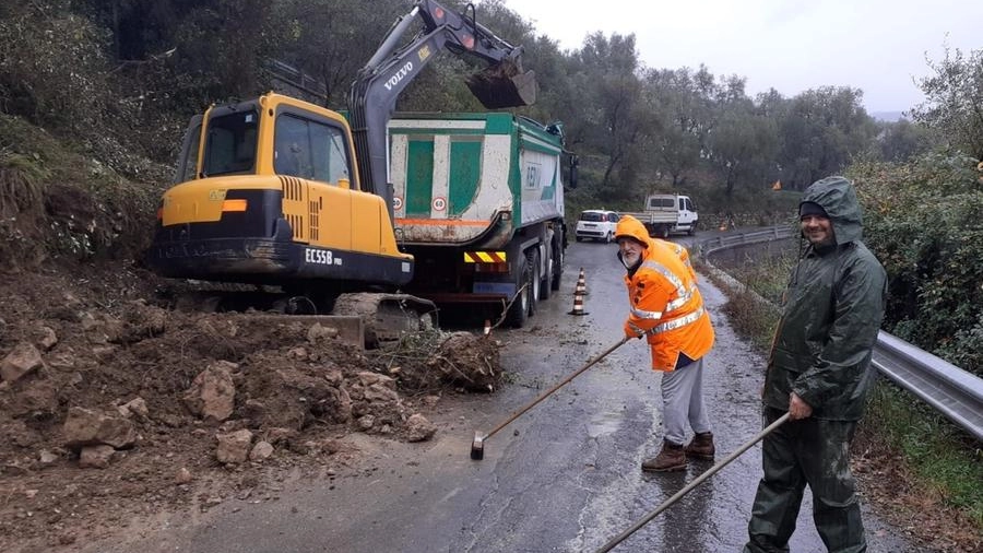 Una delle frane sulla zona collinare di Castelnuovo Magra all’epoca dello smottamento