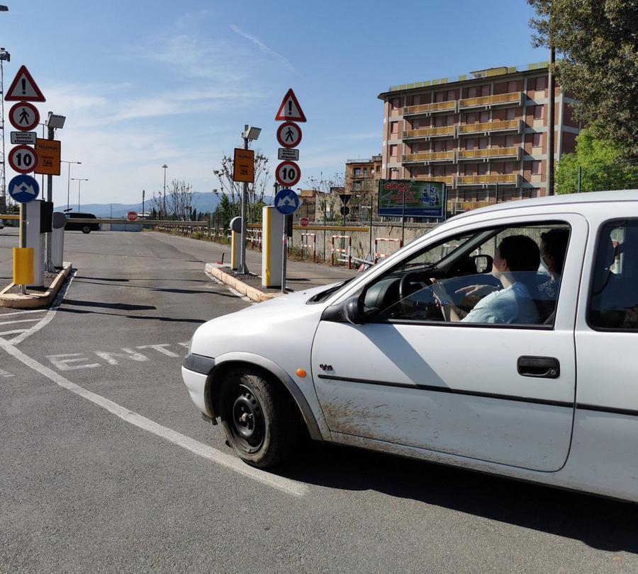 Ora si entra anche con il Telepass al parcheggio accanto alla stazione