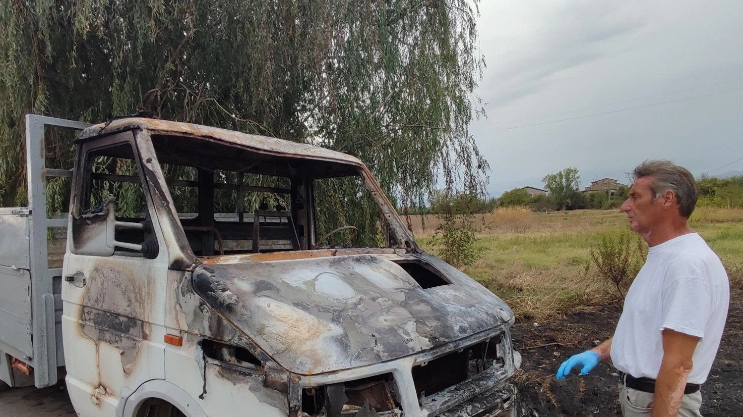 

Incendio di un camion a Prato vicino al campo sinti: paura nella notte