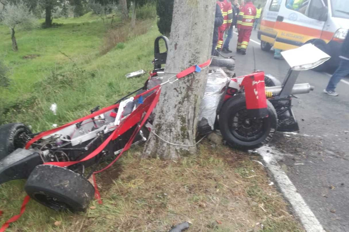 L'auto distrutta nell'incidente