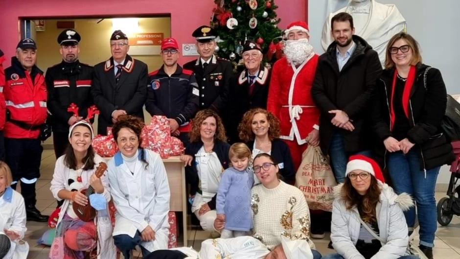 Il Babbo Natale dell’Arma è arrivato in pediatria