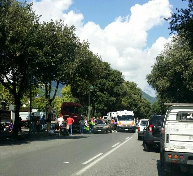 Auto Urta Disabile In Carrozzina Trasportata D Urgenza In Ospedale