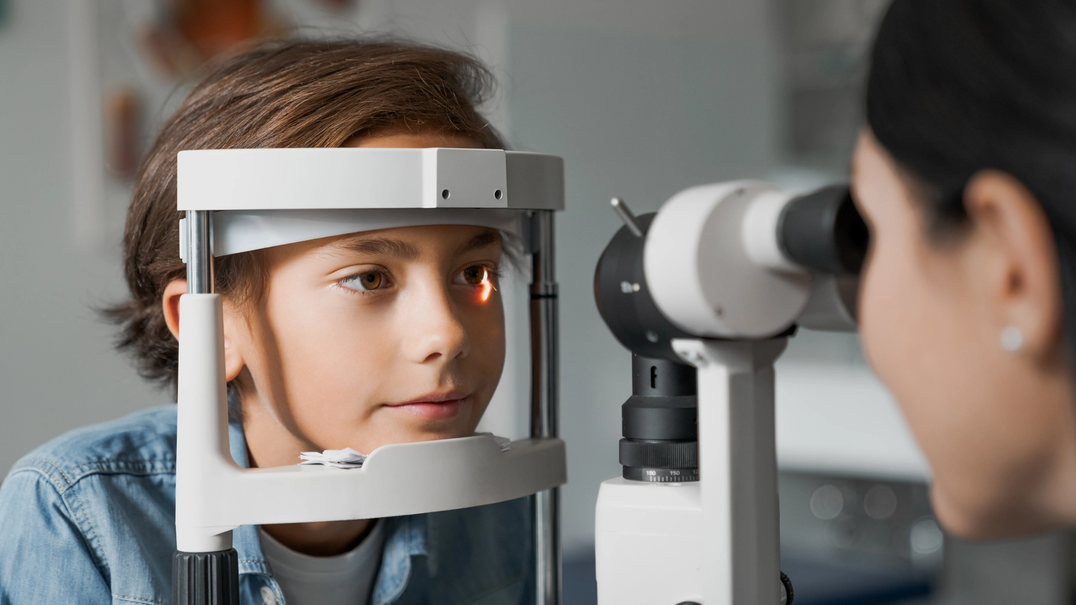 Una visita oculistica pediatrica (Getty Images/iStockphoto)