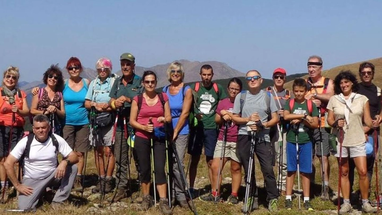  Appassionati di trekking sulle Apuane 