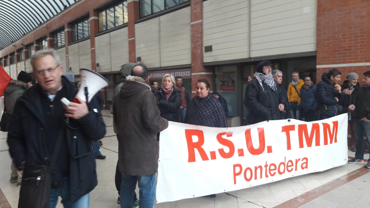 Tmm, il presidio sposta la protesta sotto lo studio del liquidatore