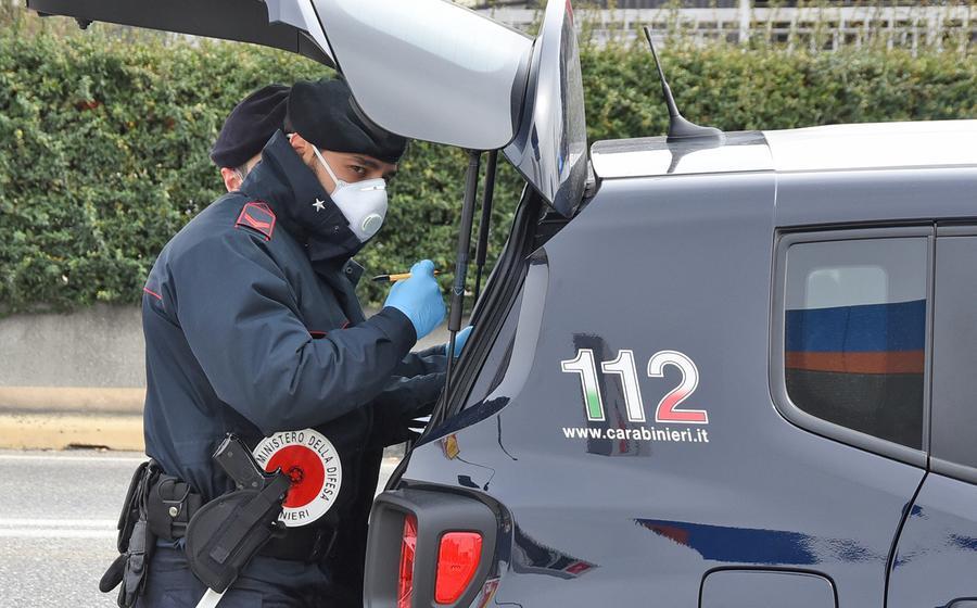 Picchia La Moglie E La Lascia Fuori Casa Al Freddo Con Il Figlio Arrestato 43enne 