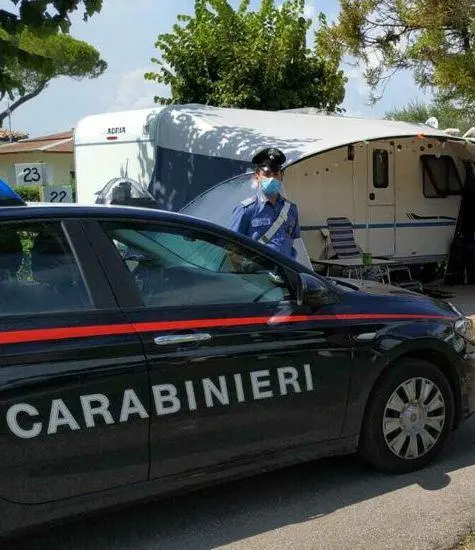 Violenza su bambina, denunciato