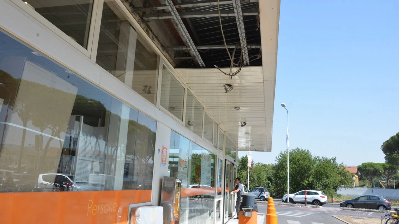 Rapina Conad via Roma (foto Pecchioli/Attalmi)