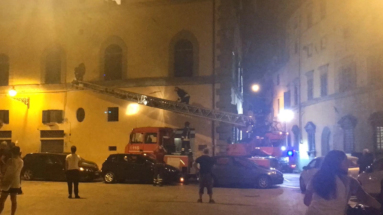 Vigili del fuoco impegnati in centro