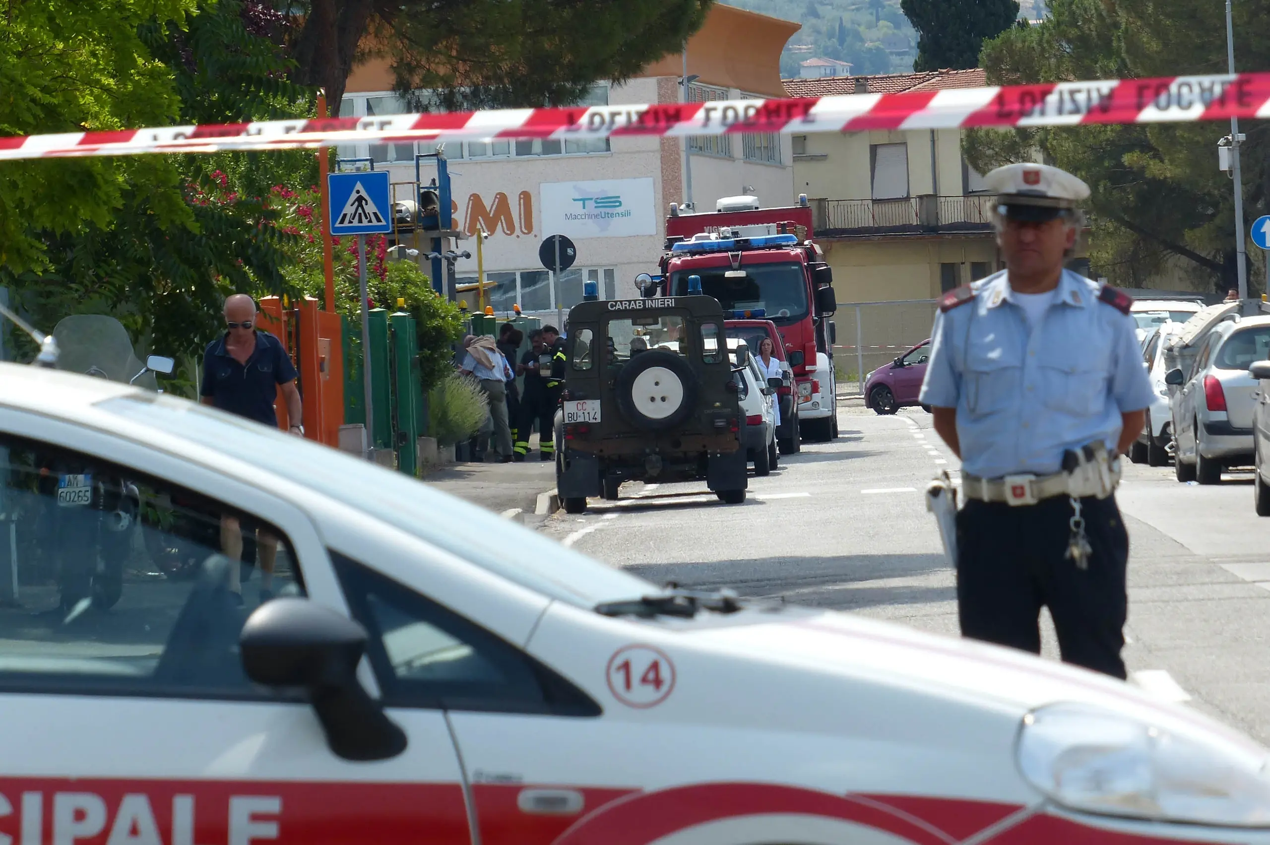 Scoppio in un'azienda chimica: oltre venti persone intossicate / FOTO