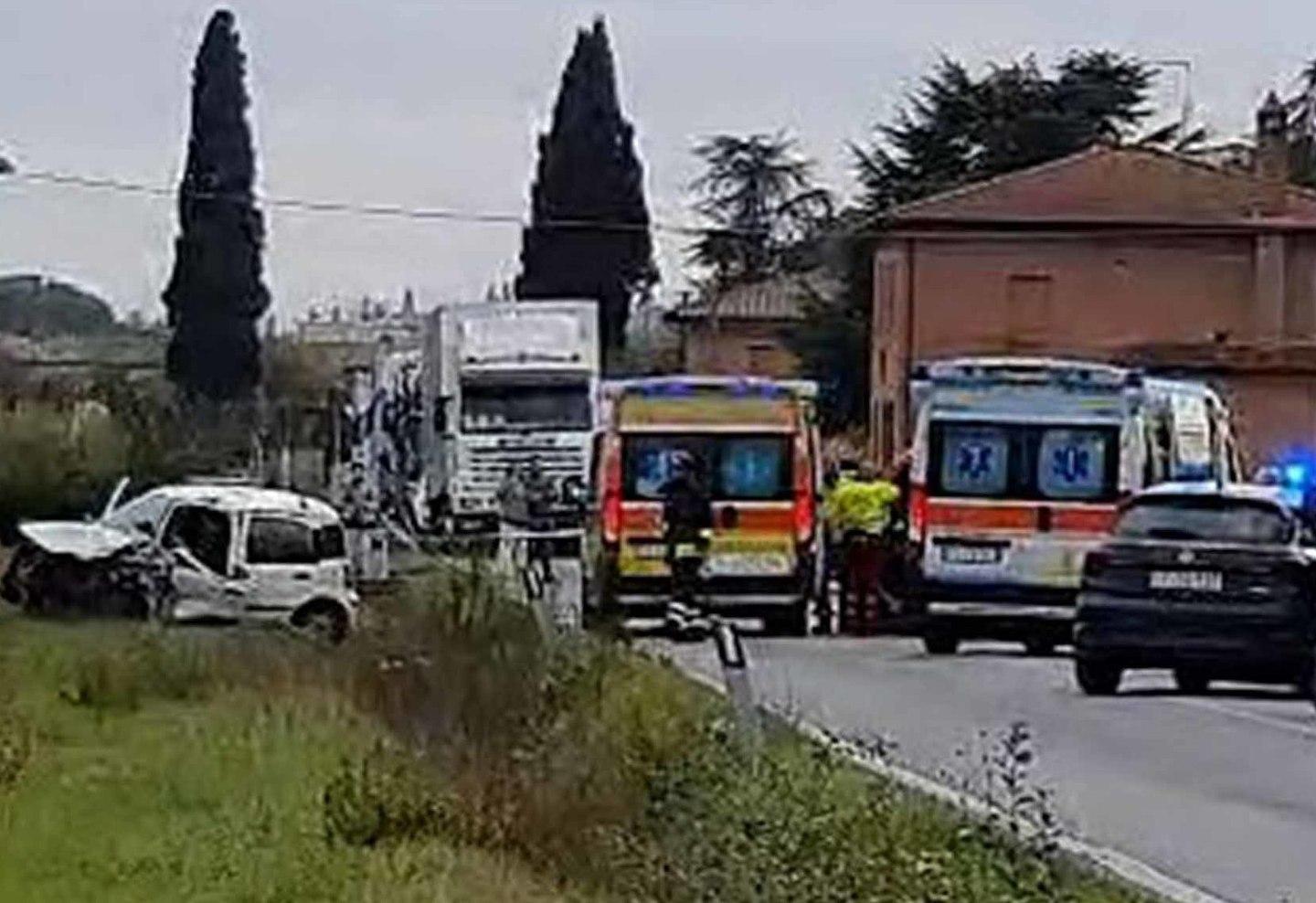 Schianto frontale tra auto Jacopo muore a 24 anni. Chi era la