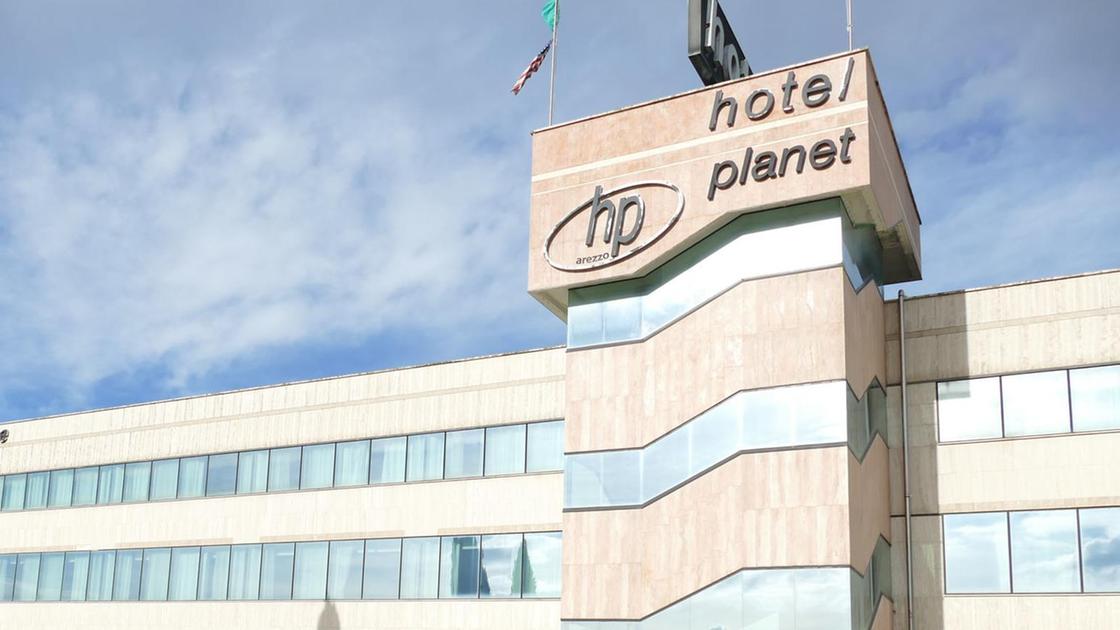 L hotel Planet si arrende. L azienda in liquidazione