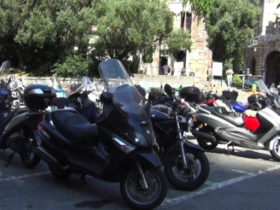 Firenze, ha rubato oltre venti scooter in città: arrestato ladro seriale