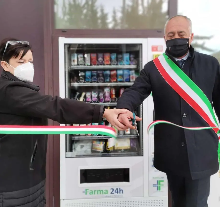 Farmacia: inaugurato il nuovo distributore di ultima generazione