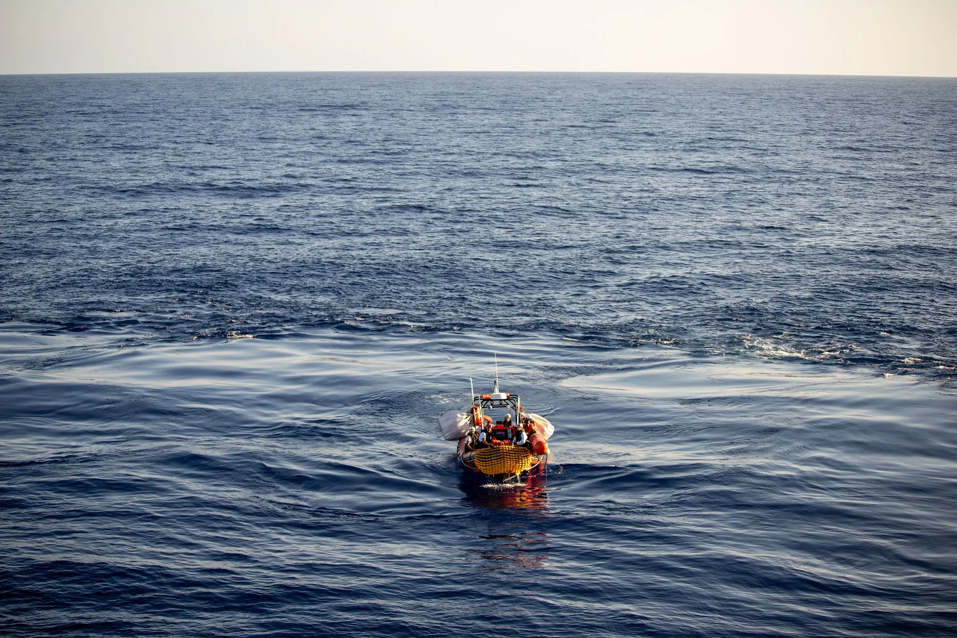 La Spezia, arrivata la nave con 49 migranti, in gran parte minori non accompagnati