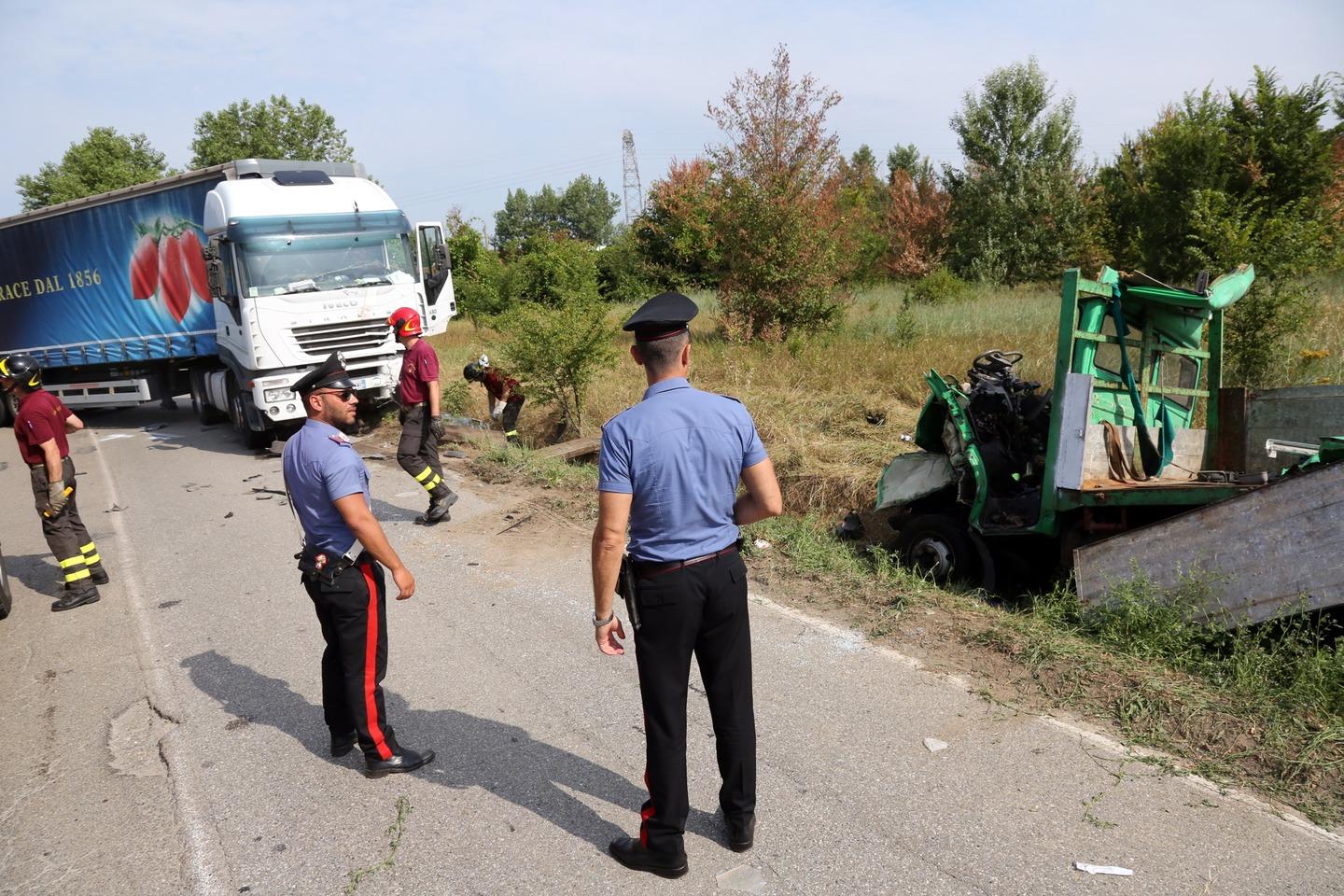 Furgone Contro Un Tir: Ferito L'autista / FOTO