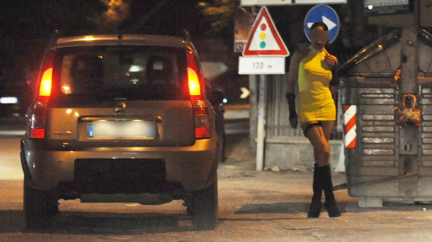 Prato Sequestrata Lauto Al Cliente Di Una Prostituta Controlli Serrati