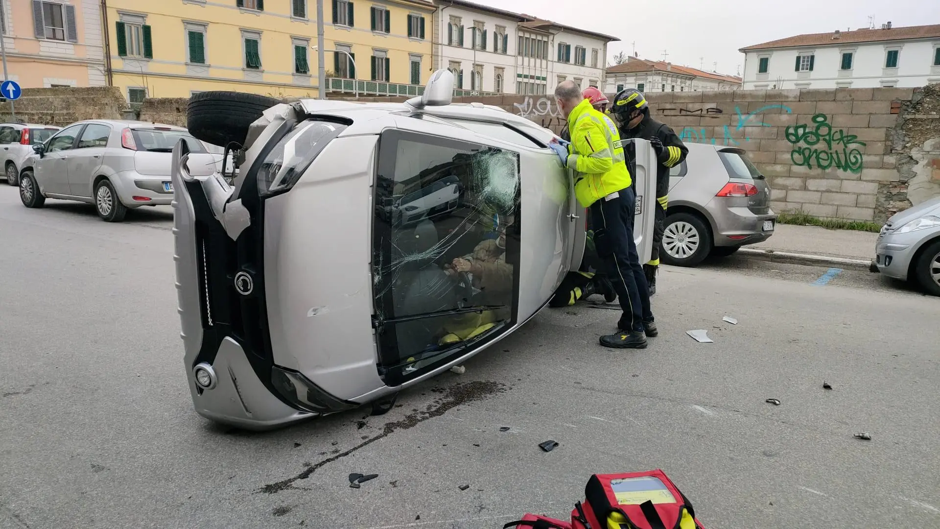 Auto Si Ribalta In Centro. Ferita Una Donna. Viabilità In Tilt E ...