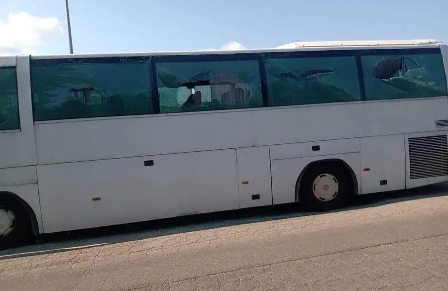 Tre atti vandalici contro bus turistici