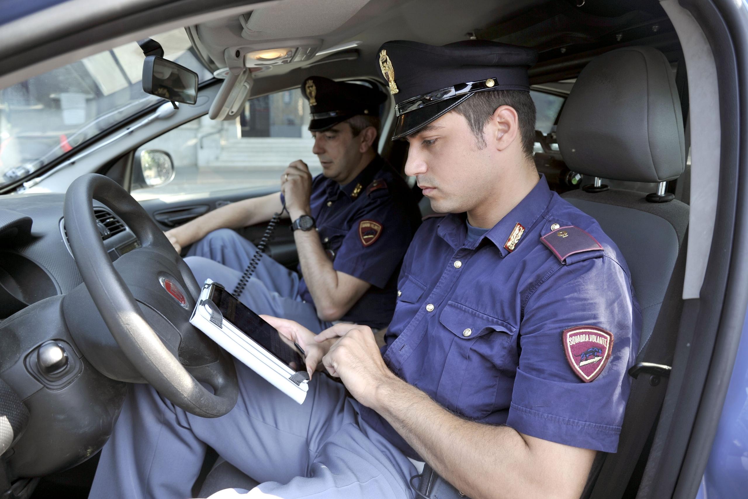 «Siamo Carabinieri»: Rapina Choc. Anziani Gettati A Terra E Derubati