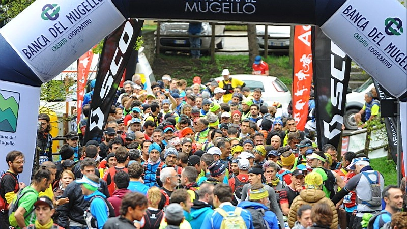 La partenza dell'Ultra trail del Mugello (foto Regalami un sorriso onlus)