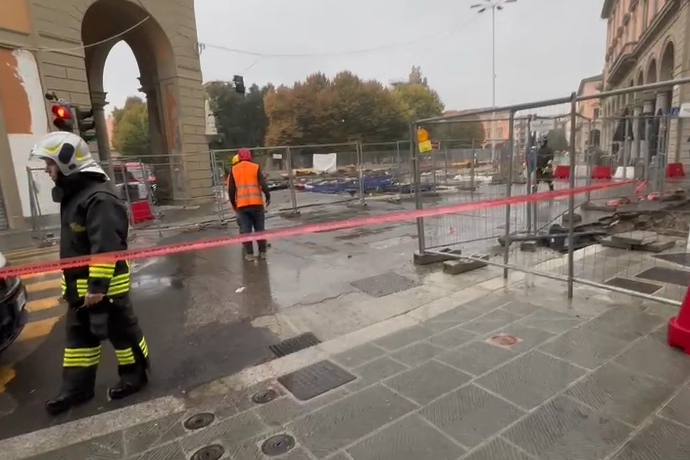 Fuga di gas in piazza della Libertà, traffico in tilt