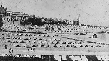 Il campo dell'esercito fuori Santa Croce