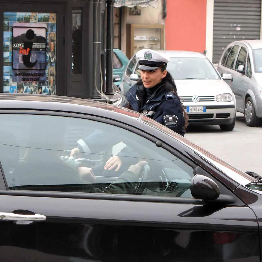 Vigili urbani contro il comandante