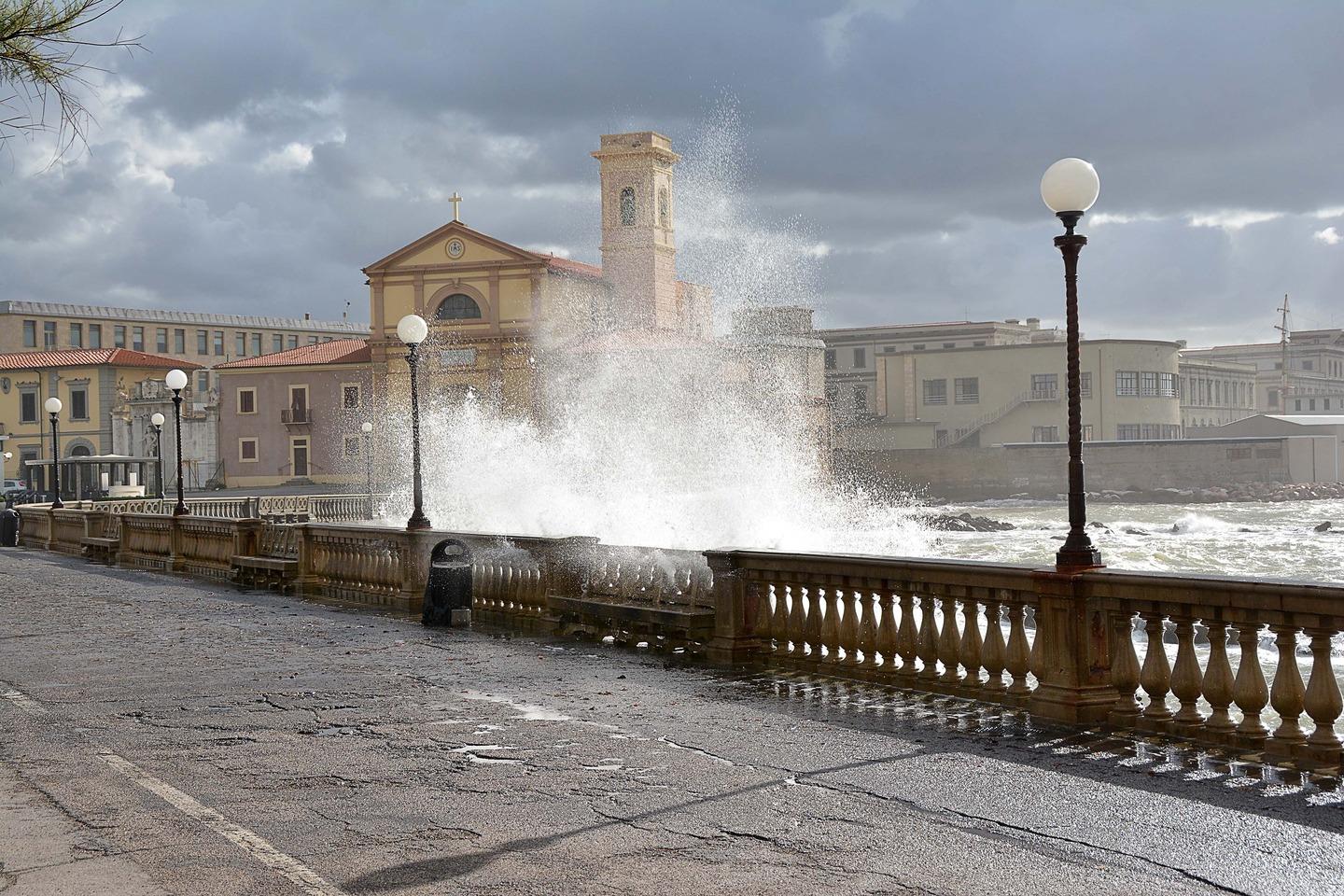 Allerta Meteo, Mareggiate E Raffiche Di Vento Fino A 100 All'ora Sulla ...