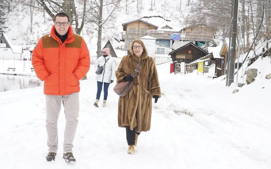 La neve è ovunque e nei paesi della Lunigiana si sentono i lupi