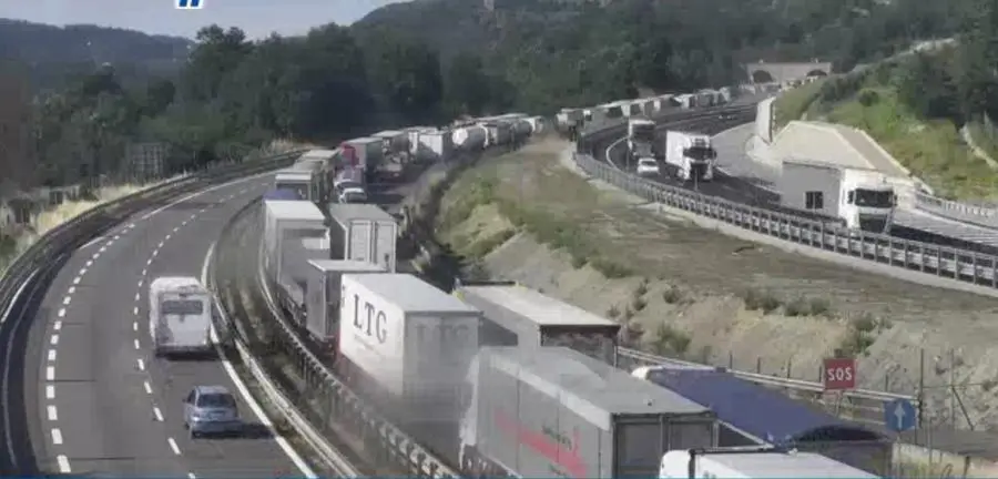 Mezzo pesante in avaria, 11 chilometri di coda sull'Autostrada del Sole