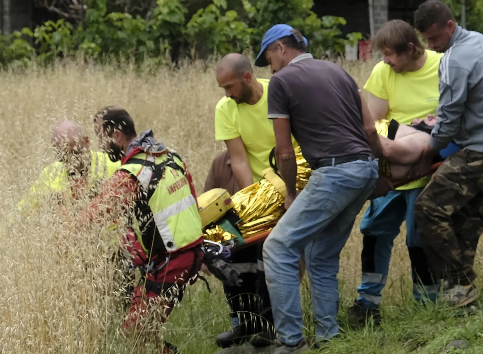 Pensionato travolto dal trattore Incidente sotto gli occhi dell’amico Trasferito in elicottero a Pisa