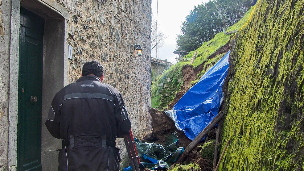 La casa che è stata evacuata in seguito al movimento terra causato dal maltempo (Foto Borghesi)