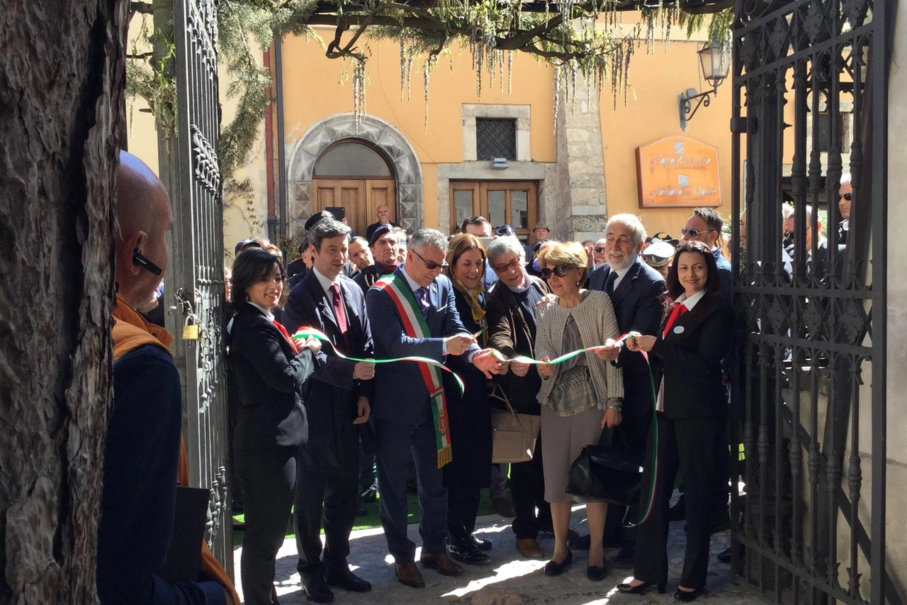 Palazzo Seneca, la riapertura in una foto dal Facebook di Catiuscia Marini (Ansa)