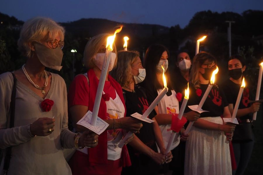 La fiaccolata in memoria di Alessandra Piga (foto Pasquali)