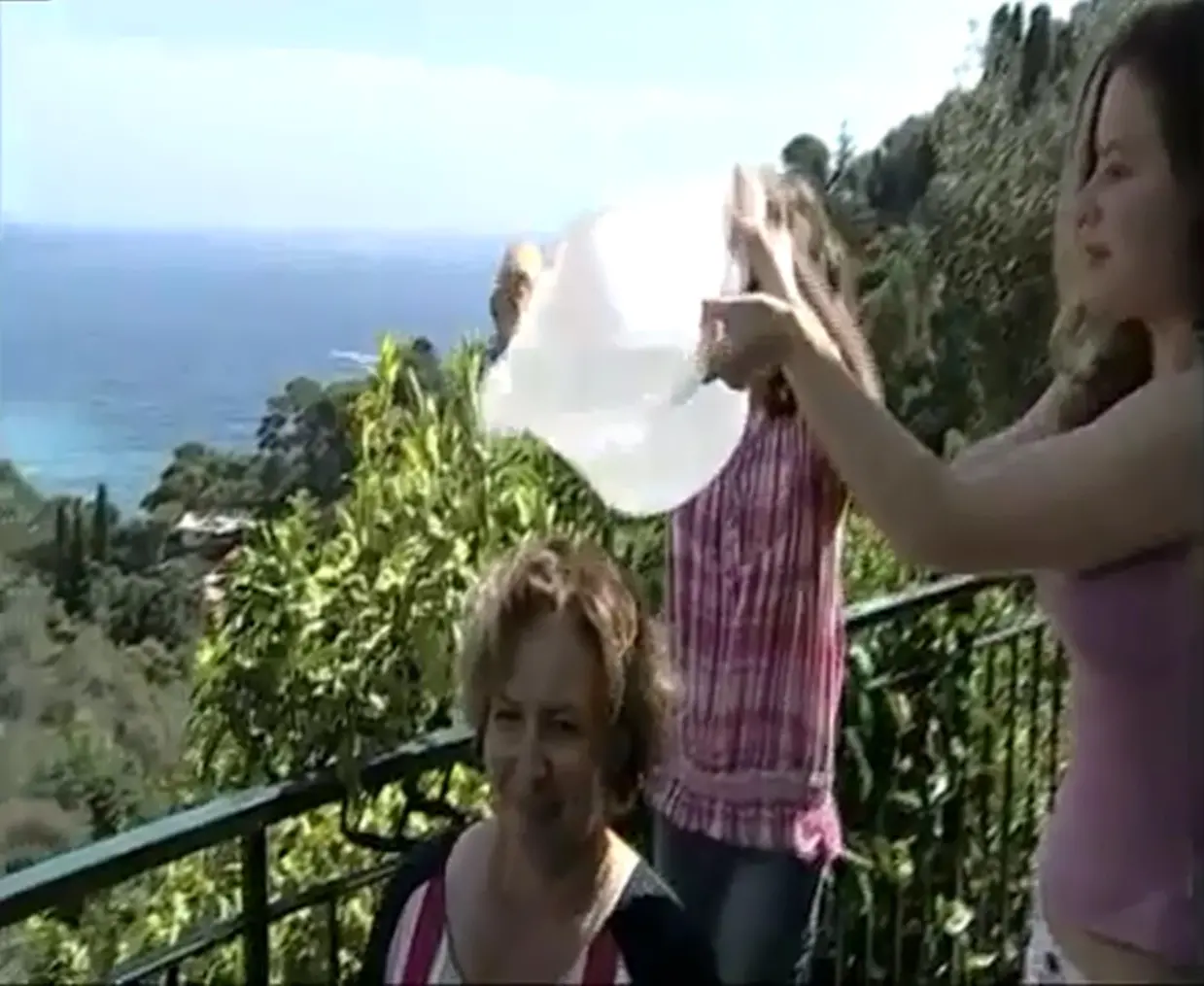 #IceBucketChallenge, la doccia gelata di Chantal Borgonovo: "Nomino tutti i procuratori di calcio e li esorto a essere generosi"