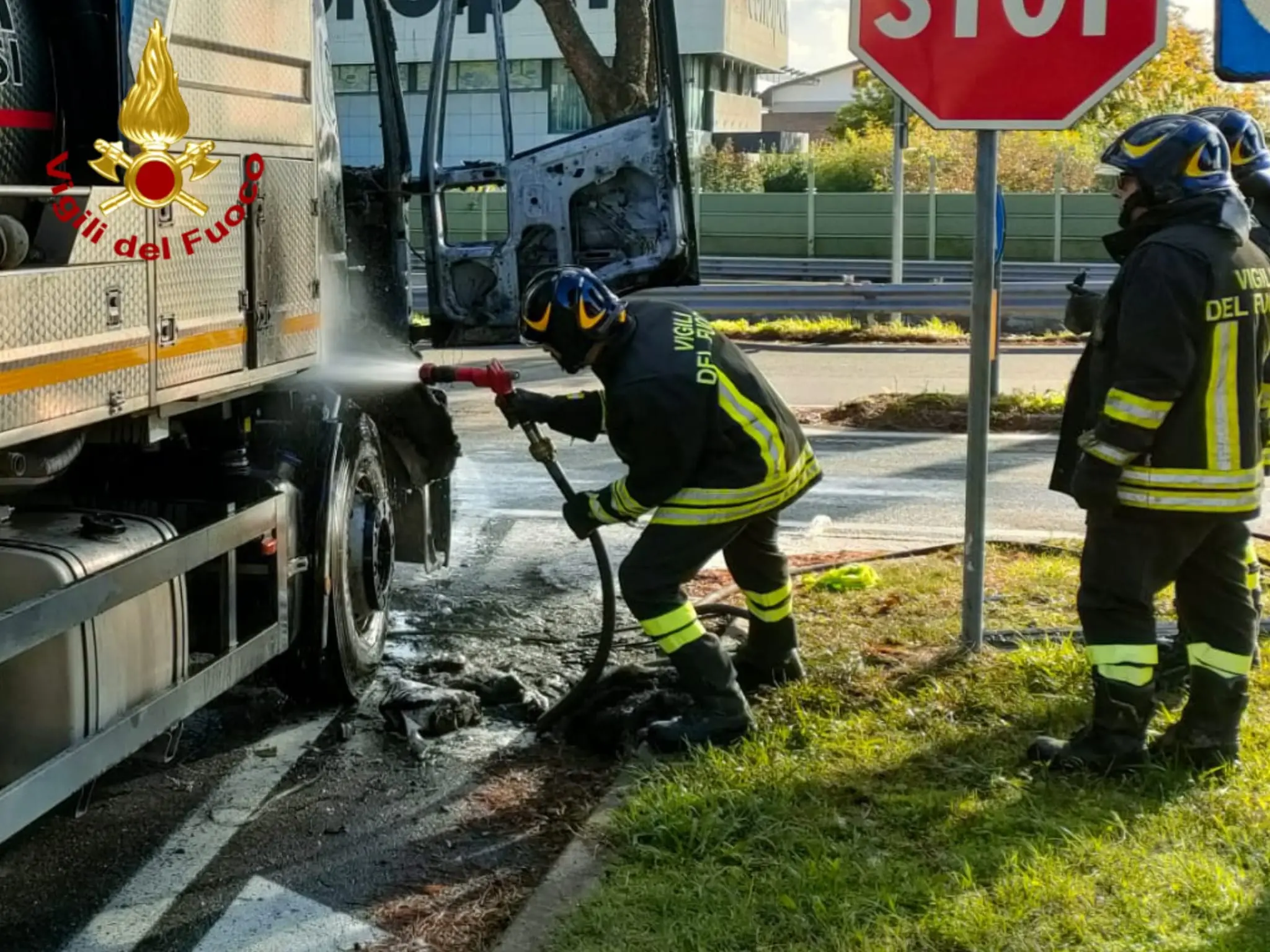 Montecatini, Camion A Fuoco Davanti Al Casello Autostradale