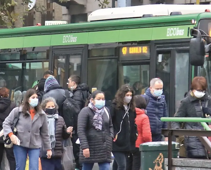 Scuola, resta tutto come prima: bus alle 8.30, caccia ai nuovi mezzi