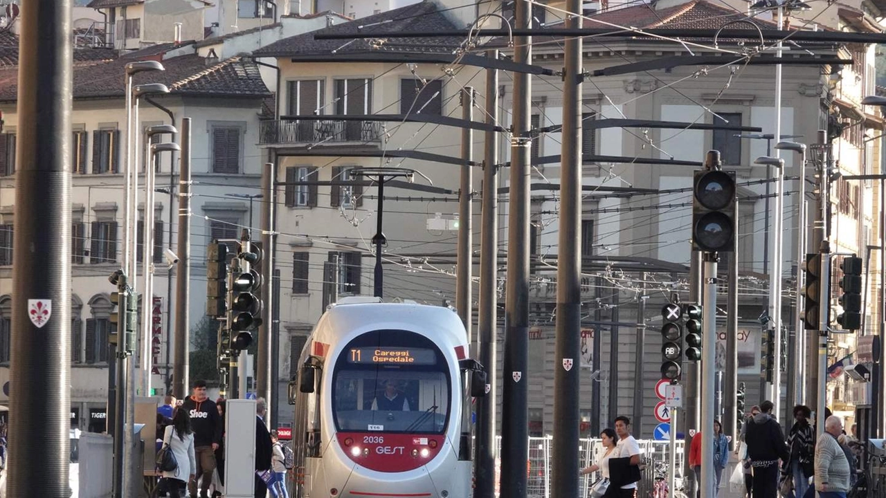 Tramvia, pali alla stazione di Santa Maria Novella 