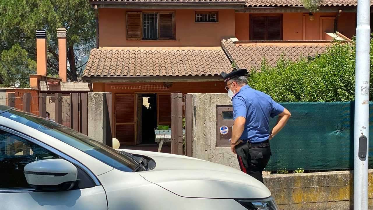 Le indagini sono svolte dai carabinieri (Pianetafoto)