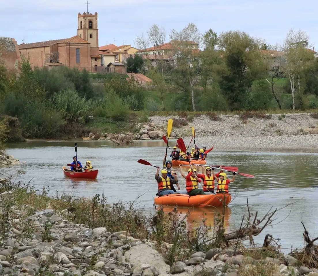 A passeggio nei borghi e soft rafting sull'Ombrone