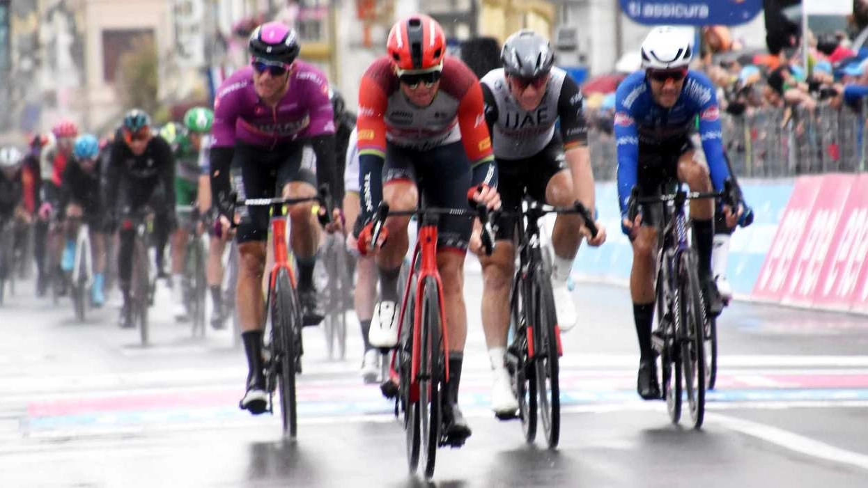 Per il secondo anno consecutivo il Giro d’Italia si ferma a Viareggio