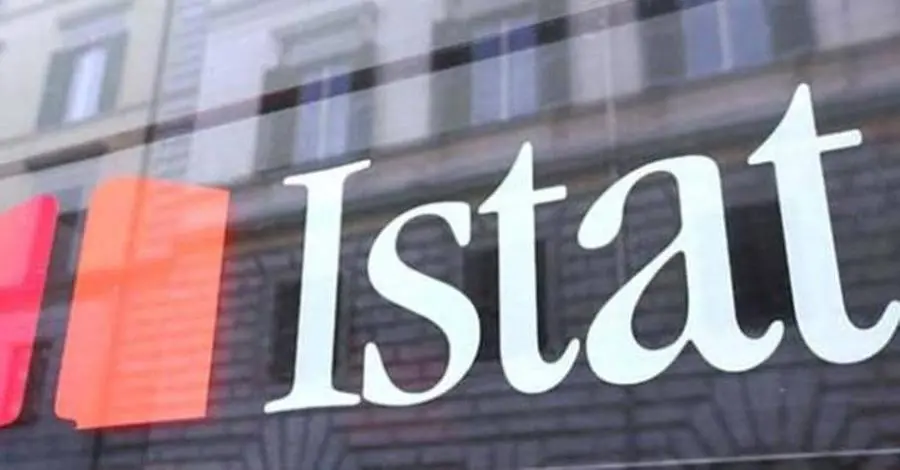 Istat, in Toscana giù le nascite e mamme sempre più anziane: crescono gli ultracentenari