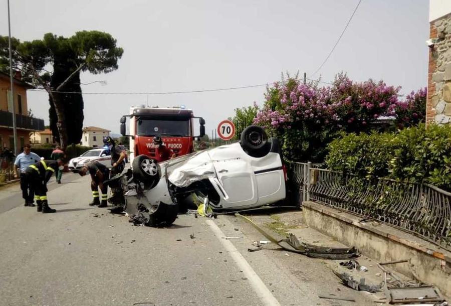 Incidente Ad Altopascio Carambola In Strada Quattro Feriti