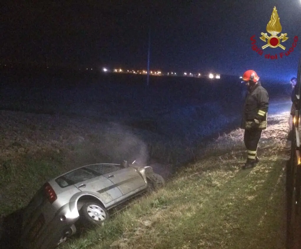 Auto Finisce Nel Fosso, 58enne In Ospedale