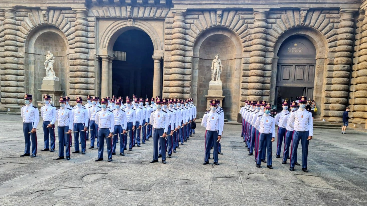 Palazzo Pitti, gli allievi ufficiali Carabinieri dell’Accademia Militare di Modena