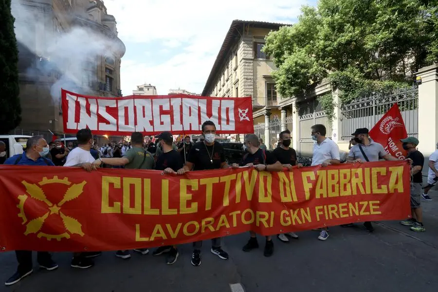 Ex Gkn di Campi Bisenzio, gli operai: "Un altro mese senza stipendio, mancano 4 mensilità"